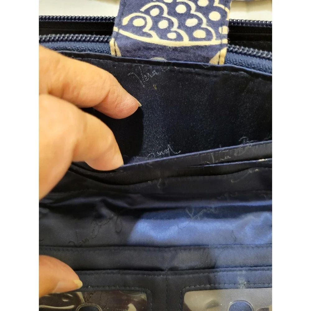 Vera Bradley Navy White Twirly Birds Floral Paisley Quilted Turnlock Wallet Fair
